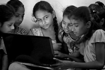 印度贫民窟女孩学编程