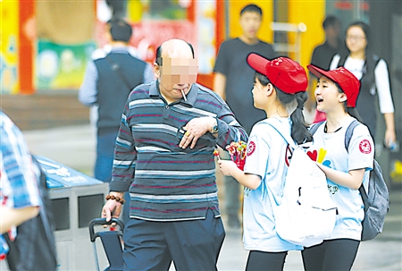 向烟草说不!重庆志愿服务季倡导无烟生活