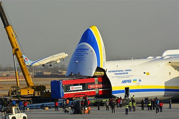 石家庄机场成快递流水线一站 什么货它都运过