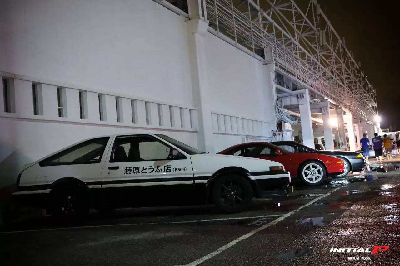 香港之夜丨楼上改装聚会 楼下警察查车