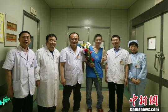 江西2例人感染高致病性禽流感(H7N9)患者出院 系母子