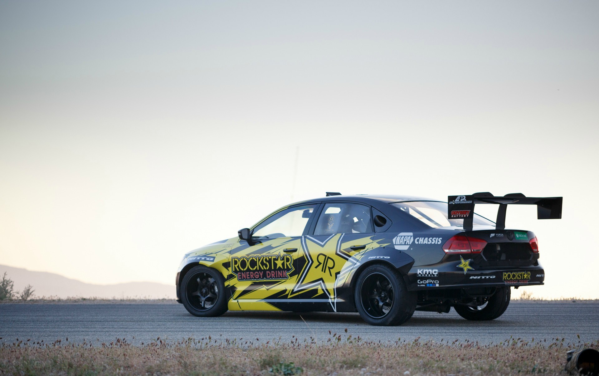 疯了 帕萨特换V8引擎 改后轮驱动