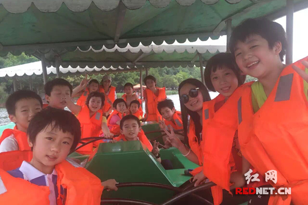 【六一的礼物】13名小运动员畅玩游乐场