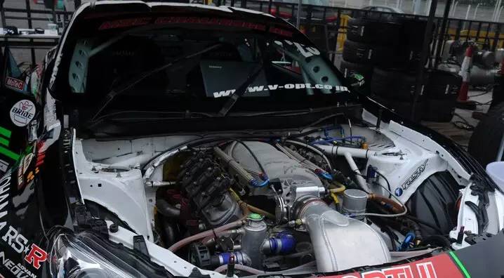 疯了 帕萨特换V8引擎 改后轮驱动