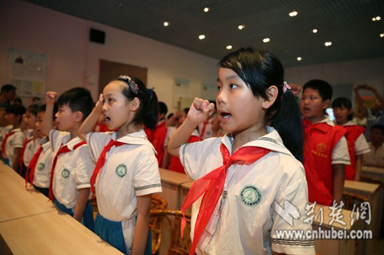 武汉禁毒宣传月启动 向中小学生首发《毒品预