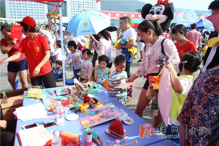 吉首市举行关爱留守儿童大型爱心义卖活动