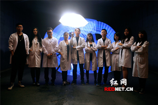 中南大学湘雅医学院创意毕业照诠释医者天使