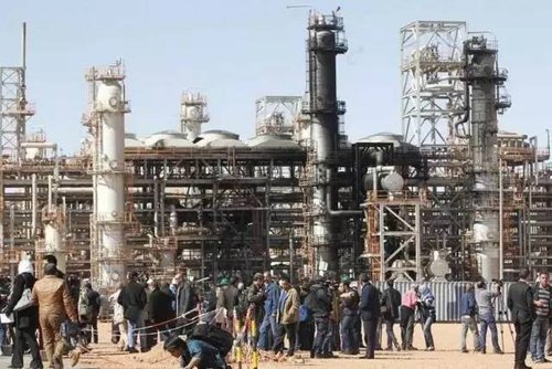 2013年1月，遇袭的阿尔及利亚油田。