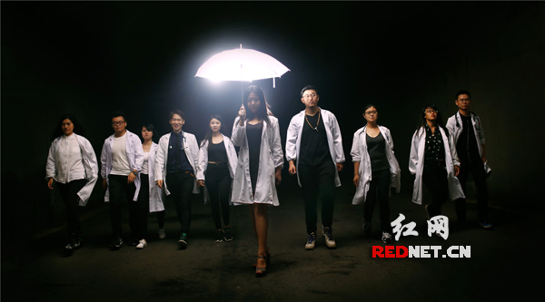 中南大学湘雅医学院创意毕业照诠释医者天使