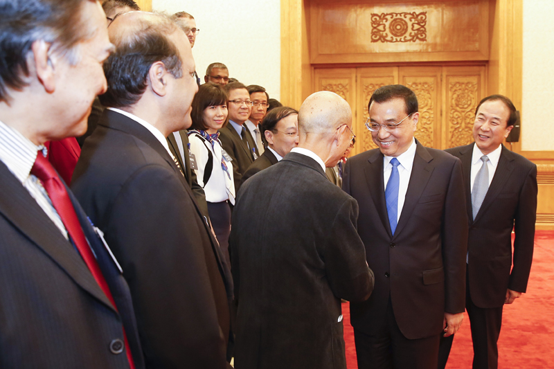 李克强:打贸易战货币战不能解决金融危机带来