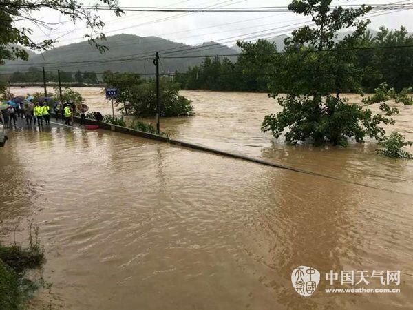 湖北咸宁遭遇强降雨 四万余人受灾|湖北|咸宁|受