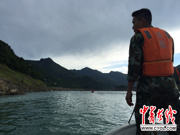 广元翻船事件进展:14人下落不明 水下机器人即