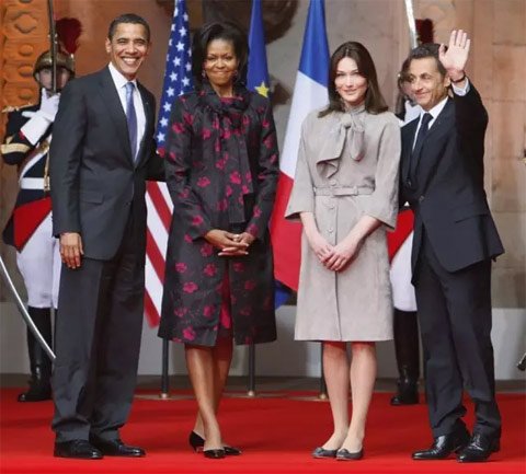 2009年4月，萨科齐夫妇与来访奥巴马夫妇合影。
