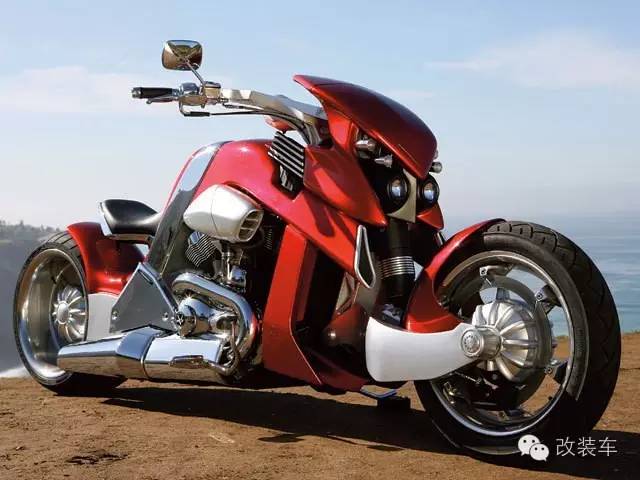 碉堡了 周杰伦骑暴龙机车上街兜风!