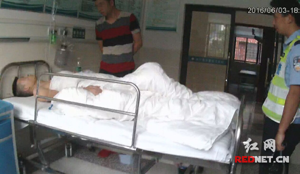 男子离婚后想不开喝农药自杀 汨罗高速交警及