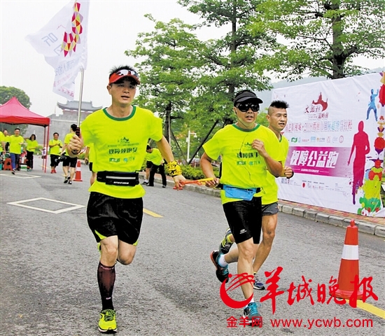 七名视障运动员 环西樵山跑半马|西樵山|视障|运动员_新浪新闻