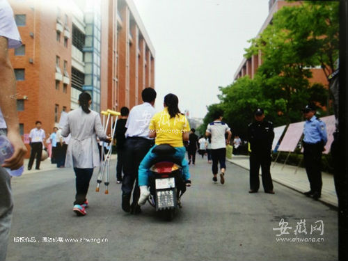 【2016安徽高考】六安一名脚伤考生被电瓶车