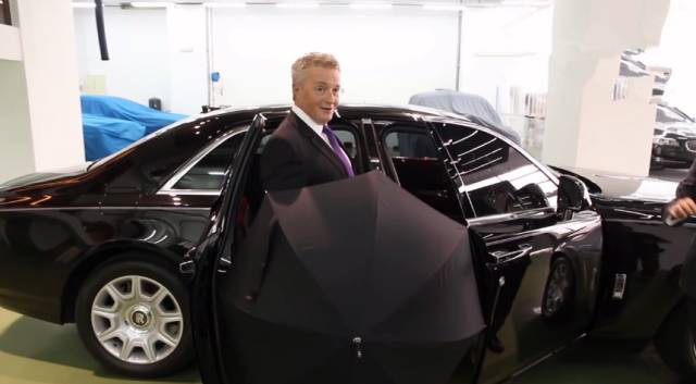 为何劳斯莱斯会配备一把伞