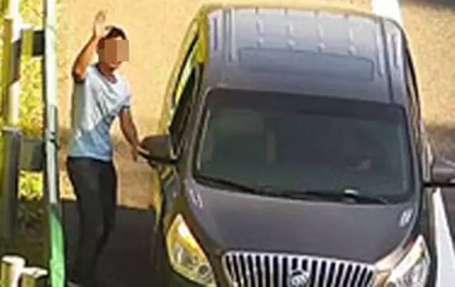 司机内急寻方便,结果尿出400块钱+18分