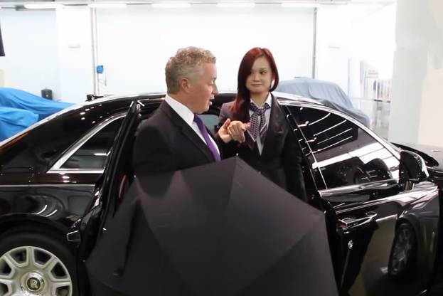 为何劳斯莱斯会配备一把伞