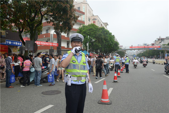 福建高考首日平稳顺利 考场秩序井然