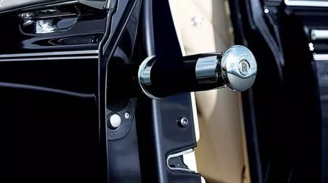 为何劳斯莱斯会配备一把伞