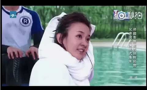 嘛~怎么忘记这篇课文了嘛哈哈哈~之后还不忘热情拥抱自家的学霸儿纸q2