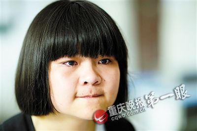 生活再艰辛,远离人群时,谈莉会含泪咬牙坚持下去。