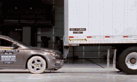 25张图告诉你:为什么千万不要靠近大货车