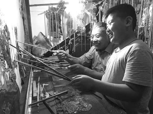 十岁娃继承皮影十不闲绝技