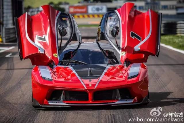 郭天王提4000万法拉利 网友点评亮了