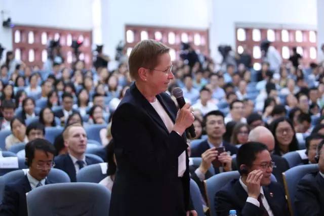 默克尔:做科学家与当总理的不同|中国|默克尔|总