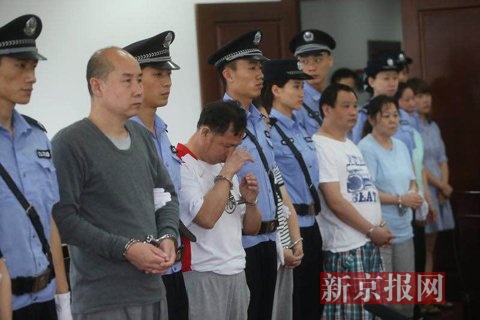 医院保洁员承包门诊室 雇多名医托诈骗|医院|被