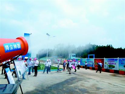 图文:武汉南四环工地用上喷雾钢炮|四环|武汉|工