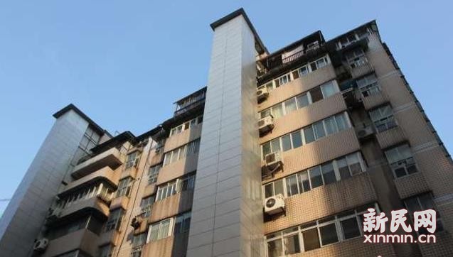 武汉一老小区居民自筹加装电梯 房价秒涨50万
