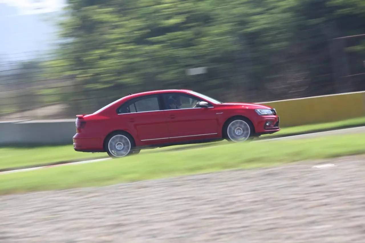 当速腾GLI邂逅麻辣 唤醒你的运动细胞