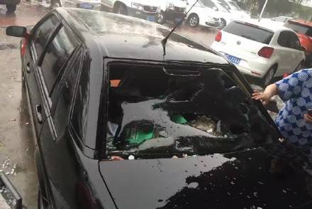 下冰雹,车主再看到爱车直接哭晕在厕所