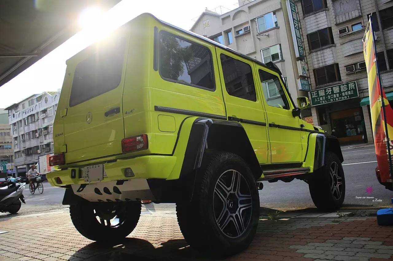 霸气侧漏!街头实拍台湾首辆奔驰G500越野猛兽
