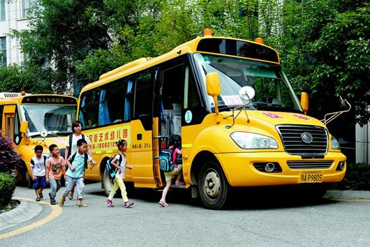 图文:北斗保障校车安全