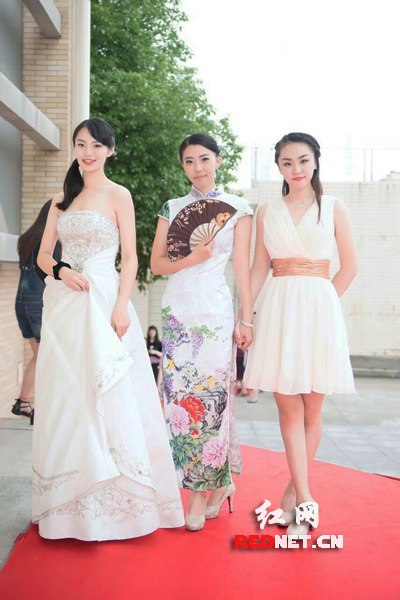 中南大学湘雅医学院上演2016毕业晚会红毯秀