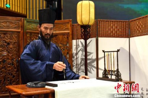 浙江余姚办第三届中国机器人峰会 智能“大白”齐亮相