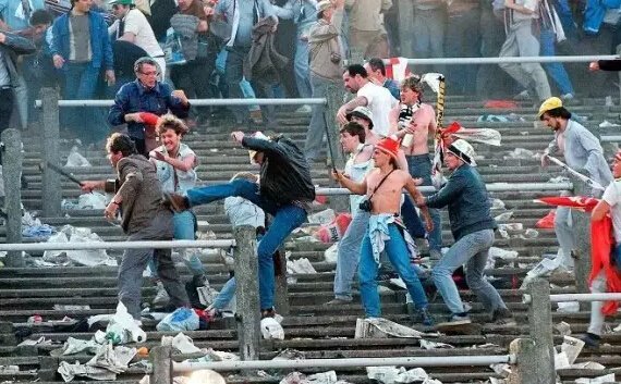 1985年5月29日，欧洲冠军杯决赛前，意大利与英格兰球迷冲突，多人死亡。