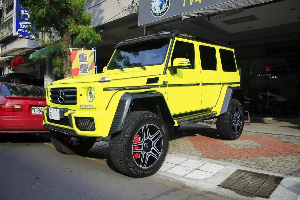 霸气侧漏!街头实拍台湾首辆奔驰G500越野猛兽