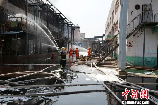 浙江绍兴柯桥区滨海工业区一化工装置发生火灾