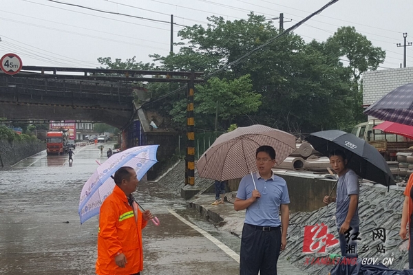 湘乡迎战暴雨确保城区排涝防汛（图）