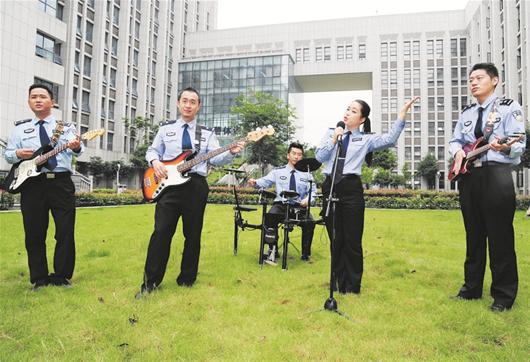 图文:阿Sir也疯狂|民警|乐队