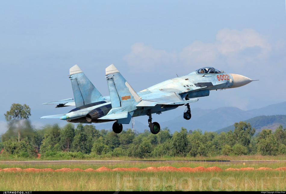  越南 一架苏-30 战机 在南海上空 失踪  原因不明|越