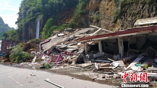 云南彝良发生山体滑坡近千方 造成一死一伤