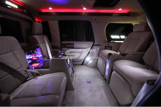 好先生里的牛排好吃 但是我却被车给吸引了