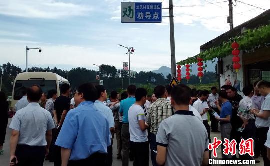 湄潭县有多少人口_湄潭新农村风貌(2)